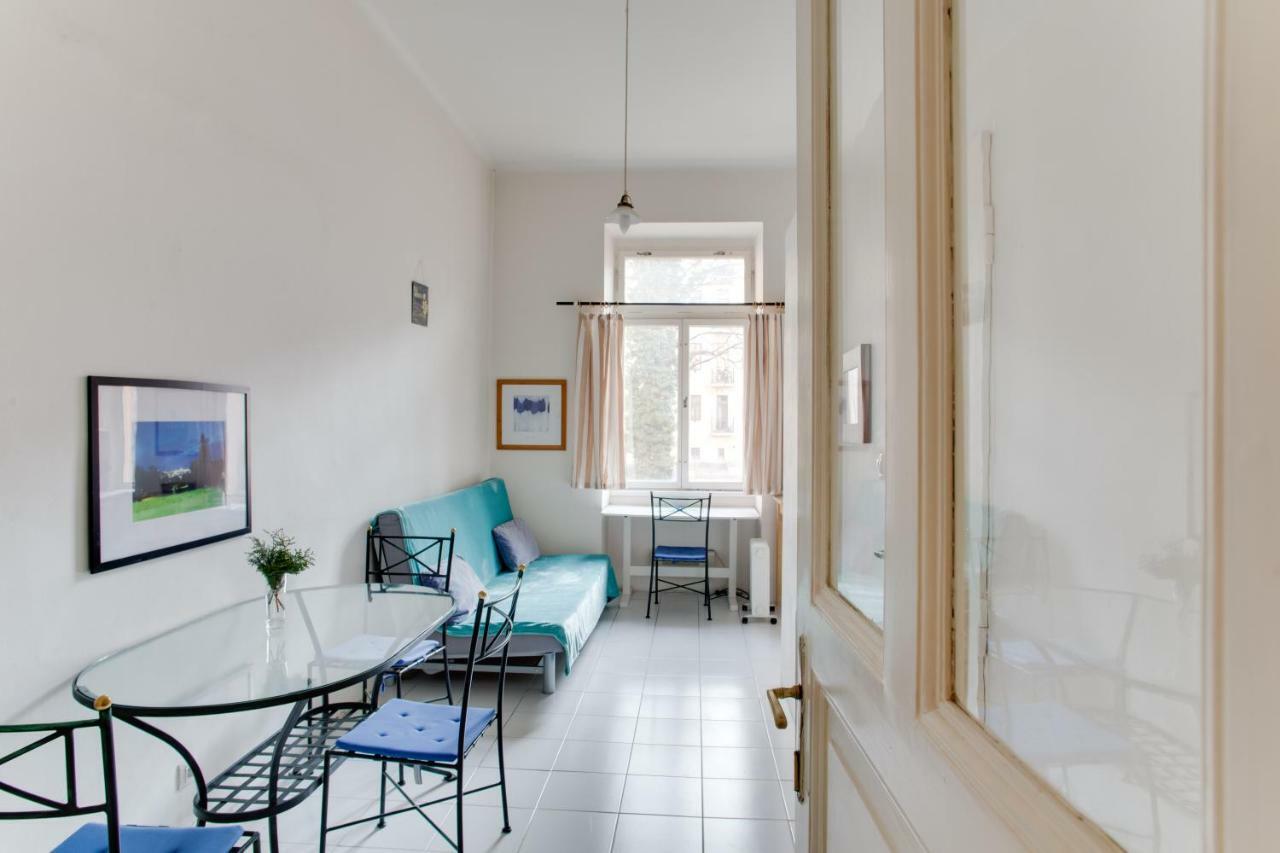 Apartment By Namesti Miru *